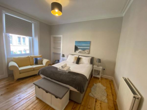 Gorgeous 2 bed, city apartment